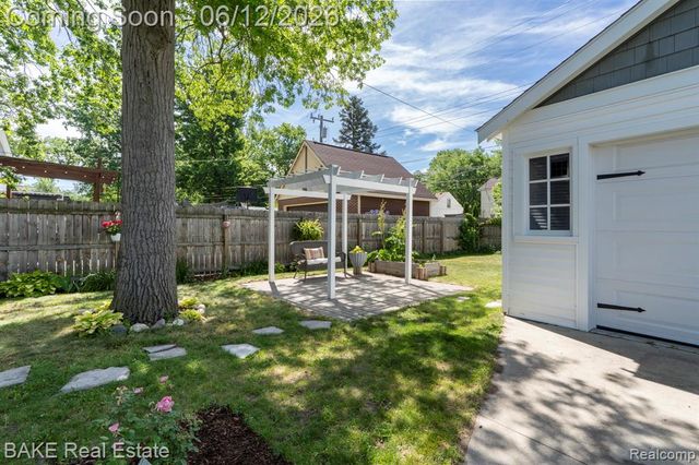 675 W Hazelhurst Street, Ferndale, MI 48220