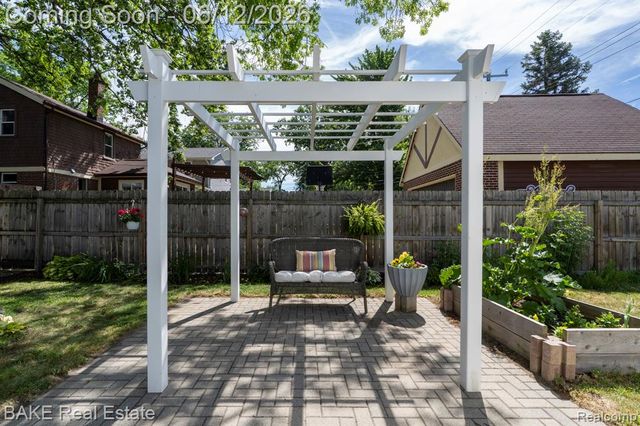 675 W Hazelhurst Street, Ferndale, MI 48220