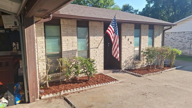 326 E Ferndale Lane, Grand Prairie, TX 75052