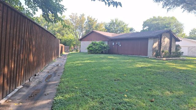 326 E Ferndale Lane, Grand Prairie, TX 75052
