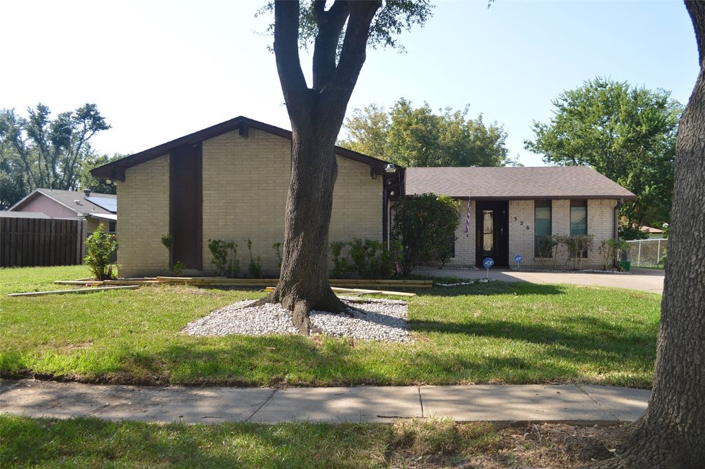 326 E Ferndale Lane, Grand Prairie, TX 75052