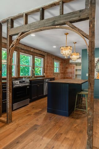 1219 N Concord Avenue, Springfield, MO 65802