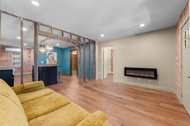 1219 N Concord Avenue, Springfield, MO 65802
