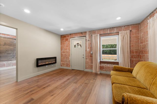1219 N Concord Avenue, Springfield, MO 65802