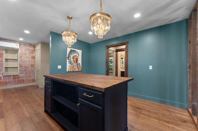 1219 N Concord Avenue, Springfield, MO 65802