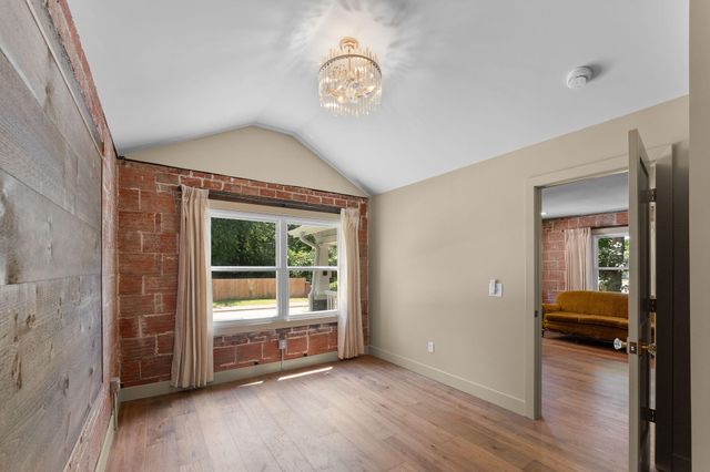 1219 N Concord Avenue, Springfield, MO 65802