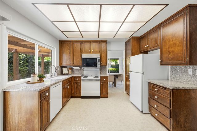 25033 Avenida Balita, Valencia, CA 91355