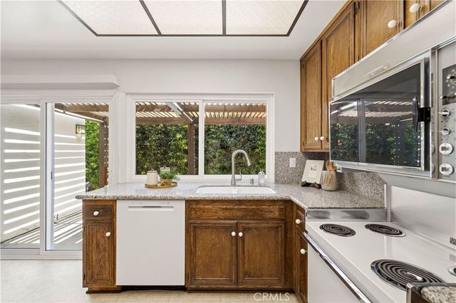 25033 Avenida Balita, Valencia, CA 91355