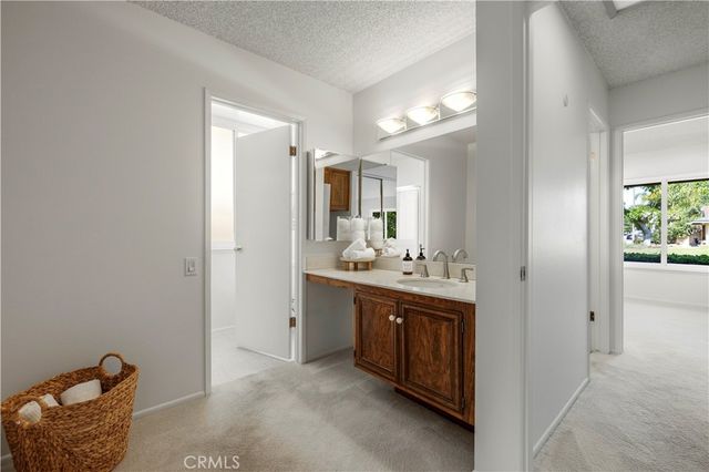 25033 Avenida Balita, Valencia, CA 91355