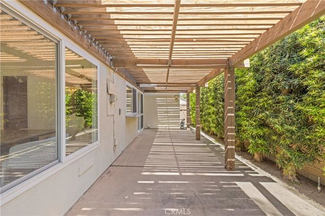 25033 Avenida Balita, Valencia, CA 91355