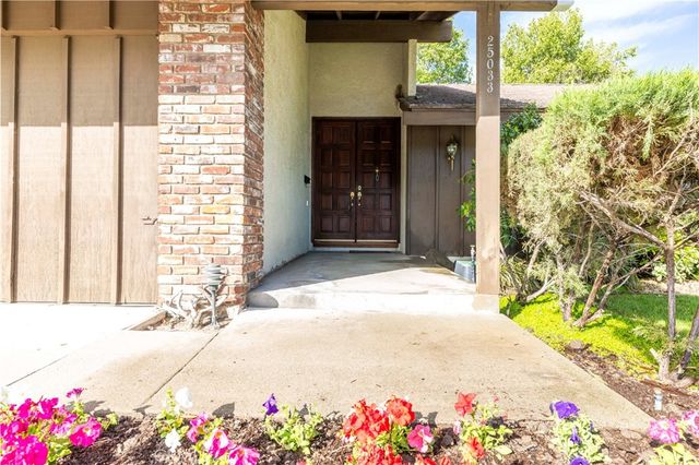 25033 Avenida Balita, Valencia, CA 91355