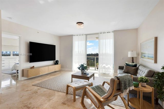 14951 Royal Oaks Ln 901, North Miami, FL 33181