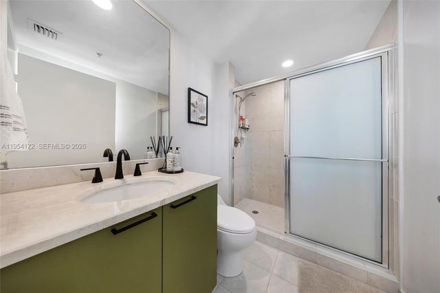 14951 Royal Oaks Ln 901, North Miami, FL 33181