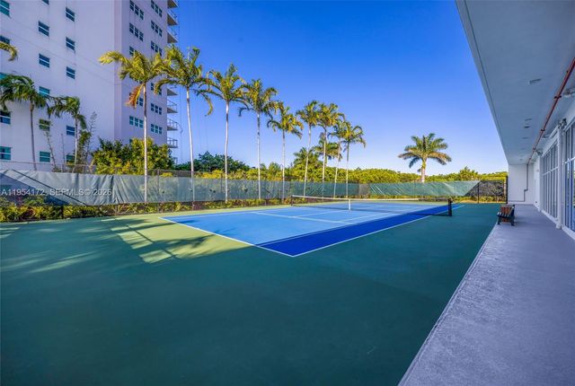 14951 Royal Oaks Ln 901, North Miami, FL 33181