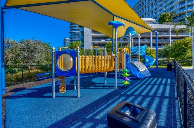 14951 Royal Oaks Ln 901, North Miami, FL 33181