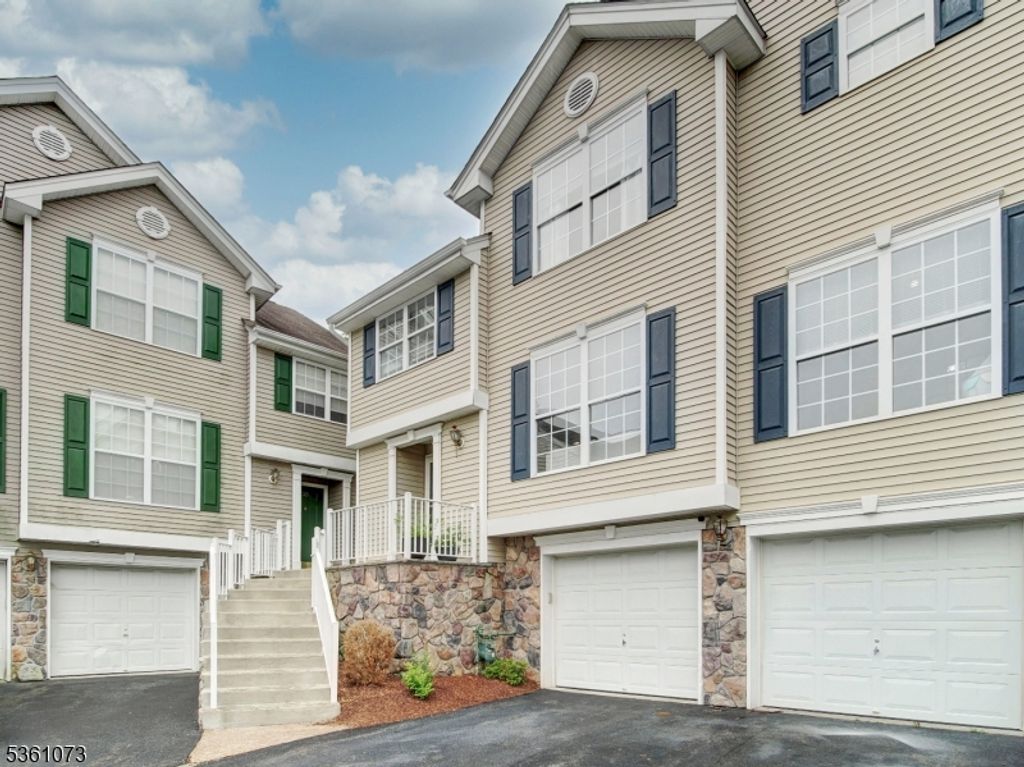 35 Brock Ln, Mount Olive Twp., NJ 07840