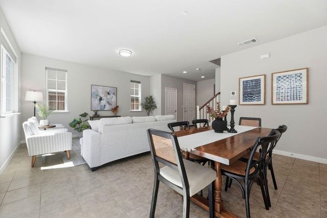 2016 Sycamore Grove Ln, Roseville, CA 95747