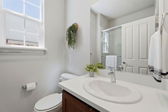 2016 Sycamore Grove Ln, Roseville, CA 95747