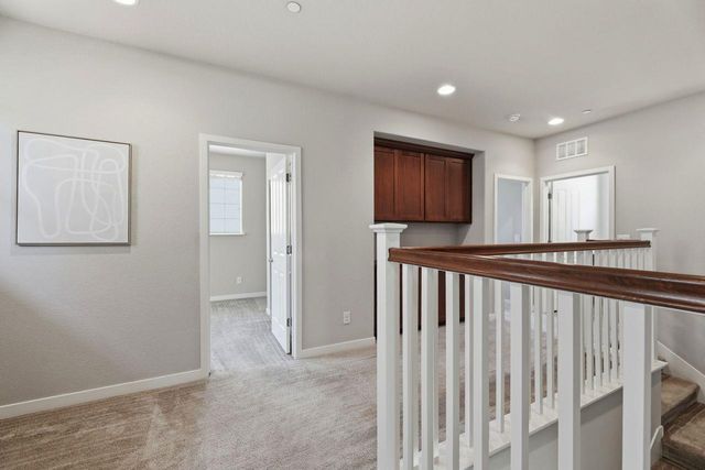 2016 Sycamore Grove Ln, Roseville, CA 95747