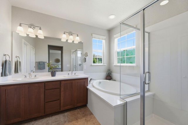 2016 Sycamore Grove Ln, Roseville, CA 95747