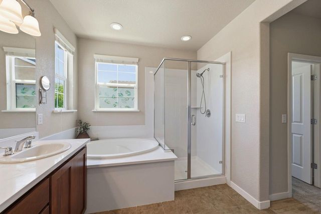 2016 Sycamore Grove Ln, Roseville, CA 95747