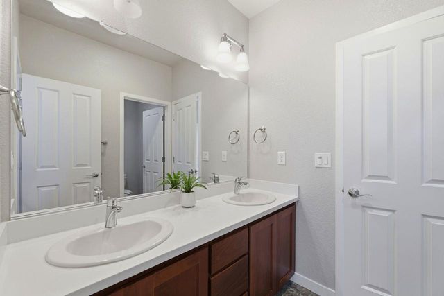 2016 Sycamore Grove Ln, Roseville, CA 95747