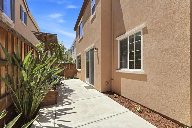 2016 Sycamore Grove Ln, Roseville, CA 95747