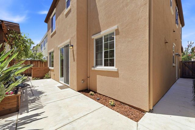 2016 Sycamore Grove Ln, Roseville, CA 95747