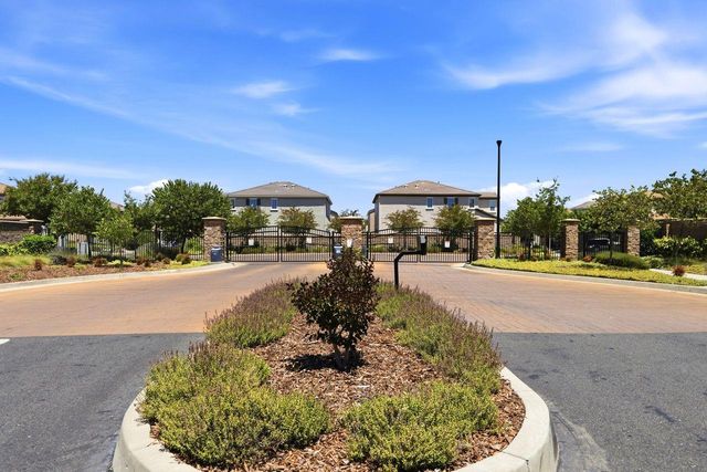 2016 Sycamore Grove Ln, Roseville, CA 95747