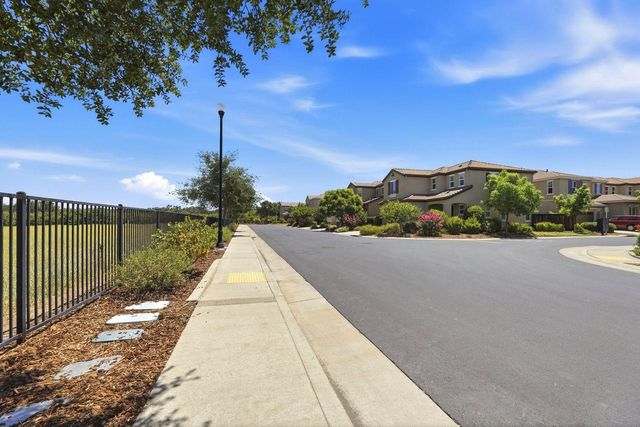 2016 Sycamore Grove Ln, Roseville, CA 95747
