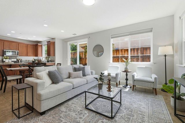 2016 Sycamore Grove Ln, Roseville, CA 95747