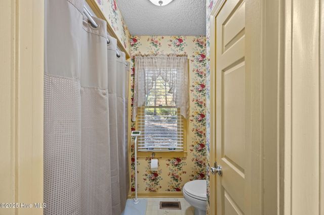 2200 Oakview Drive, New Bern, NC 28562