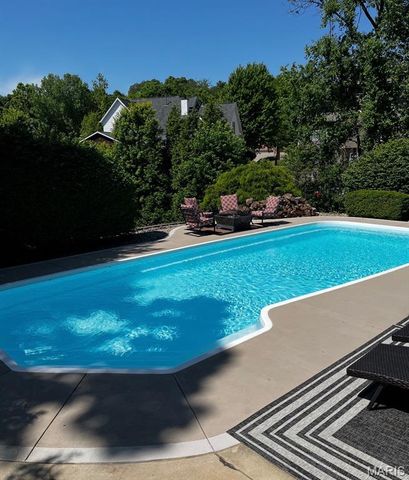 9 Bear Creek Court, Glen Carbon, IL 62034