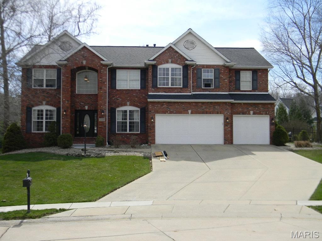 9 Bear Creek Court, Glen Carbon, IL 62034