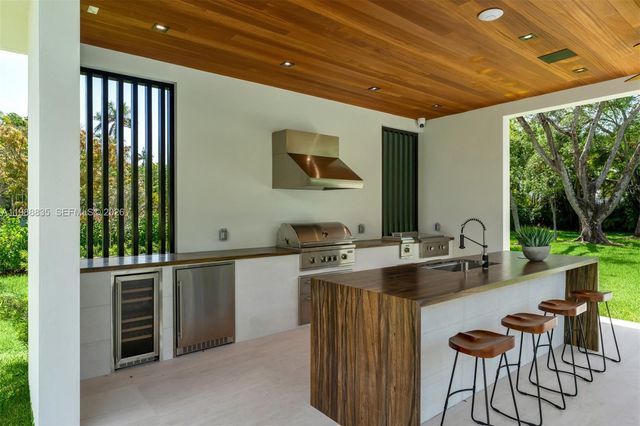 9790 SW 114th St, Miami, FL 33176