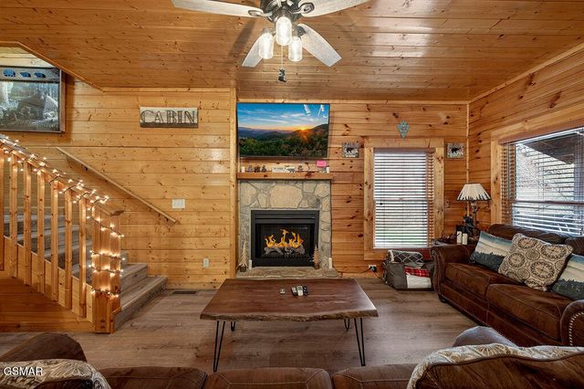 645 Chickasaw Gap Way, Pigeon Forge, TN 37863