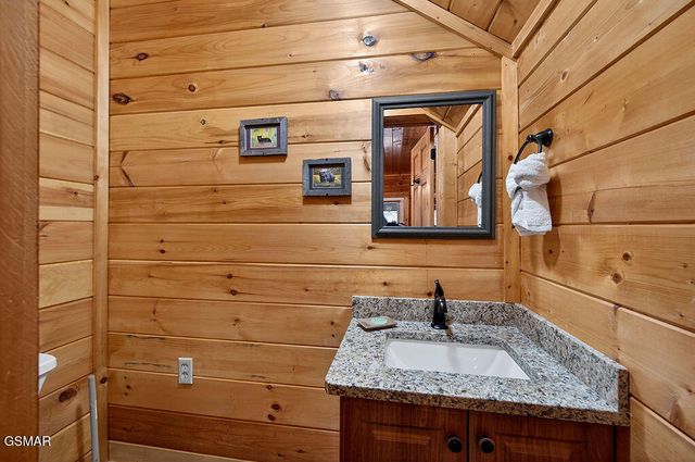 645 Chickasaw Gap Way, Pigeon Forge, TN 37863