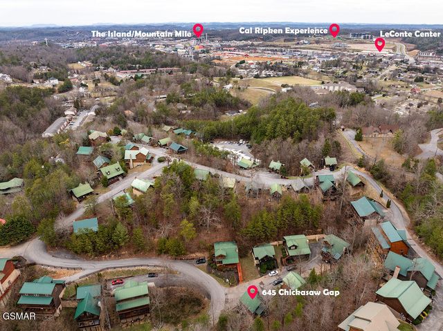 645 Chickasaw Gap Way, Pigeon Forge, TN 37863