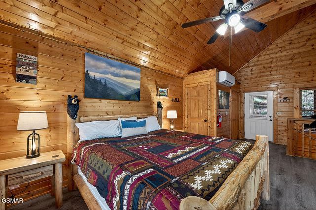 645 Chickasaw Gap Way, Pigeon Forge, TN 37863