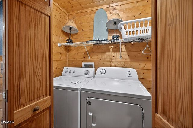 645 Chickasaw Gap Way, Pigeon Forge, TN 37863