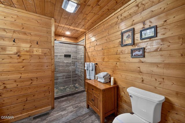 645 Chickasaw Gap Way, Pigeon Forge, TN 37863