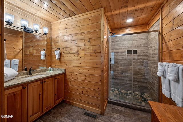 645 Chickasaw Gap Way, Pigeon Forge, TN 37863