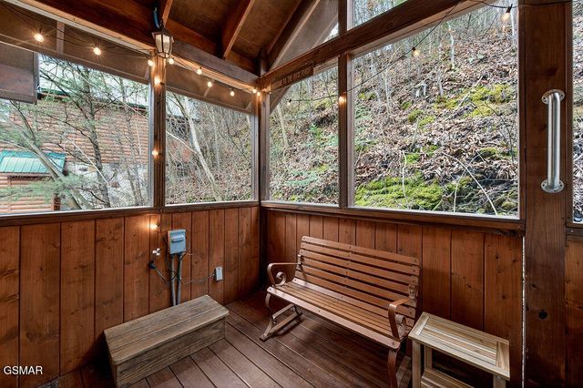 645 Chickasaw Gap Way, Pigeon Forge, TN 37863