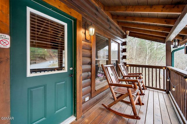 645 Chickasaw Gap Way, Pigeon Forge, TN 37863