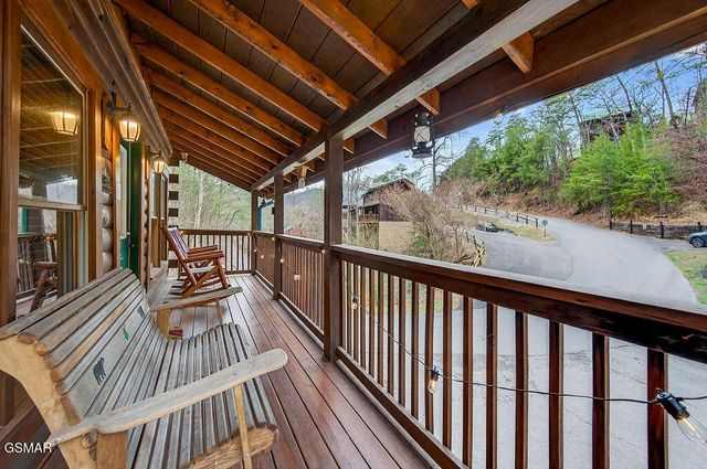 645 Chickasaw Gap Way, Pigeon Forge, TN 37863