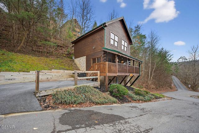 645 Chickasaw Gap Way, Pigeon Forge, TN 37863