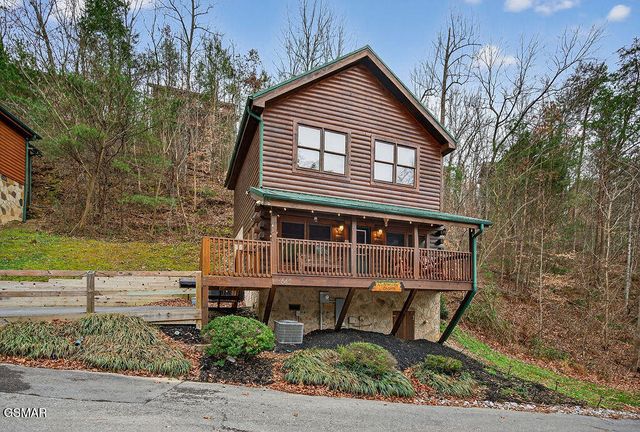 645 Chickasaw Gap Way, Pigeon Forge, TN 37863