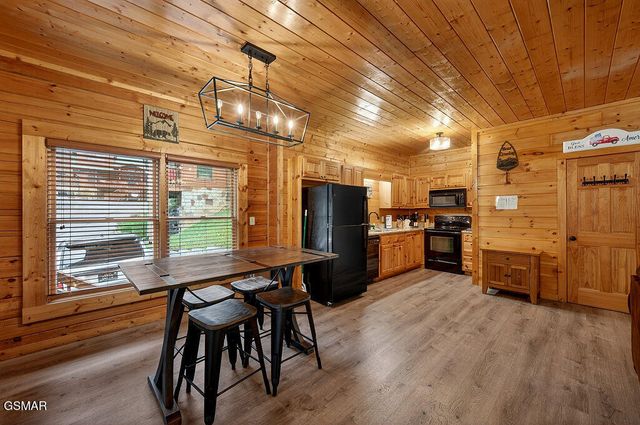 645 Chickasaw Gap Way, Pigeon Forge, TN 37863