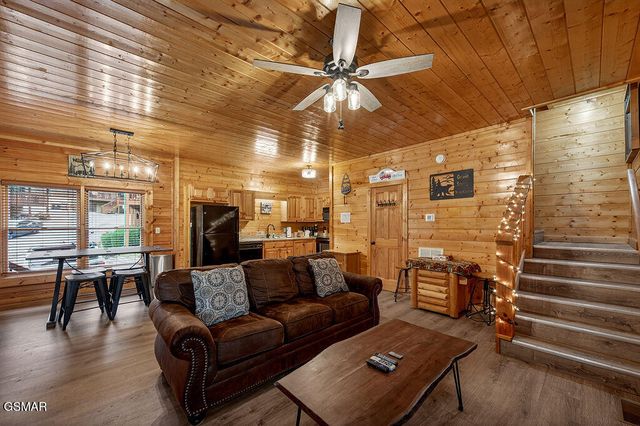 645 Chickasaw Gap Way, Pigeon Forge, TN 37863