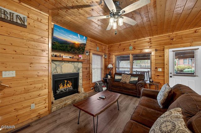 645 Chickasaw Gap Way, Pigeon Forge, TN 37863